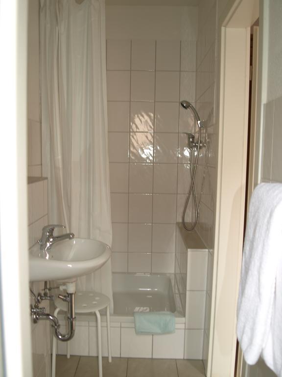 Gaestehaus In Der Gotthardtstrasse Érfurt Habitación foto