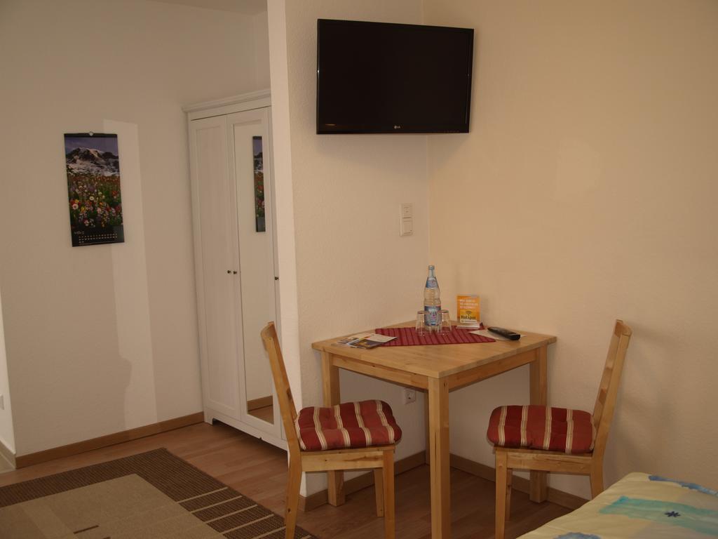 Gaestehaus In Der Gotthardtstrasse Érfurt Habitación foto